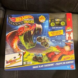 Hot Wheels Monster Trucks Snake Slam Playset - Red and Green